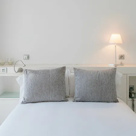 Sea Front Luxurious *